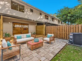 10512 NW 3rd St, Pembroke Pines FL 33026