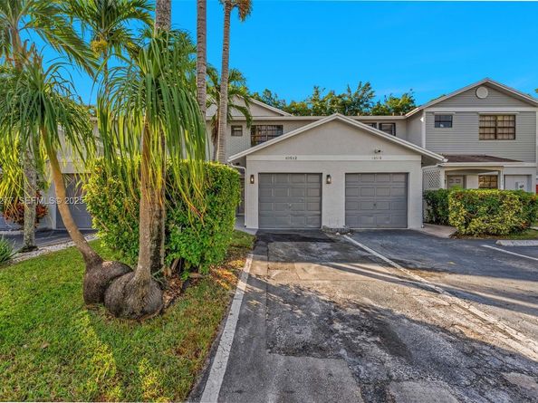 10512 NW 3rd St, Pembroke Pines FL 33026