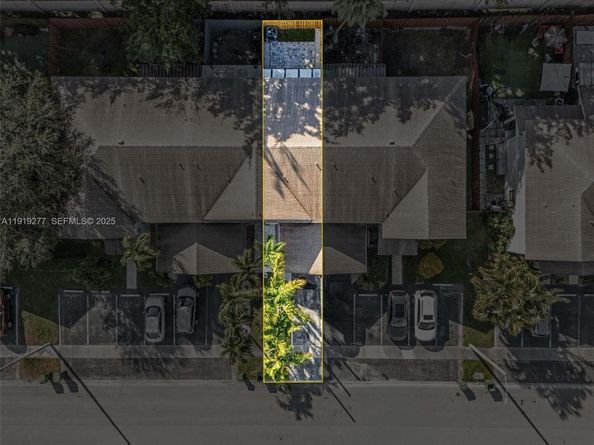 10512 NW 3rd St, Pembroke Pines FL 33026