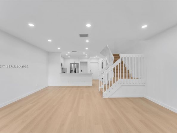 10512 NW 3rd St, Pembroke Pines FL 33026