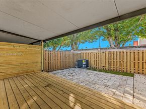 10512 NW 3rd St, Pembroke Pines FL 33026