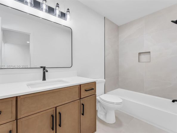 10512 NW 3rd St, Pembroke Pines FL 33026