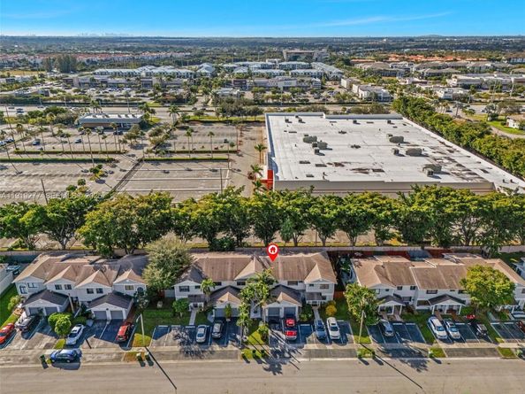 10512 NW 3rd St, Pembroke Pines FL 33026