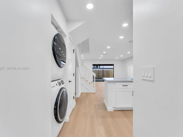 10512 NW 3rd St, Pembroke Pines FL 33026