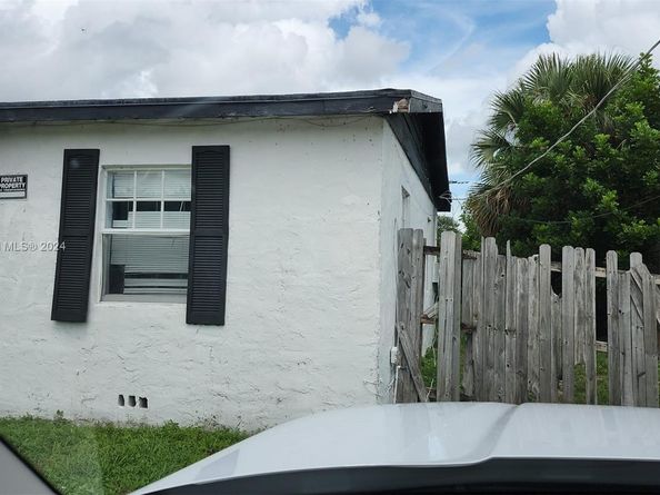 1660 W 26th St, Riviera Beach FL 33404