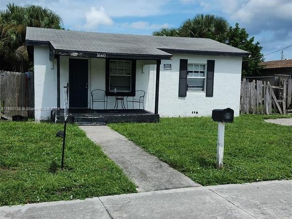 1660 W 26th St, Riviera Beach FL 33404