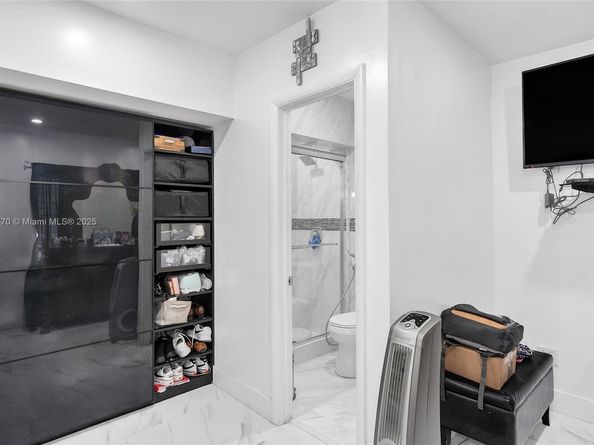 31 SW 58th Ct, Miami FL 33144