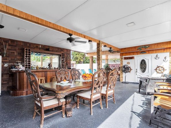 31 SW 58th Ct, Miami FL 33144