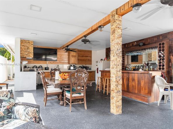 31 SW 58th Ct, Miami FL 33144