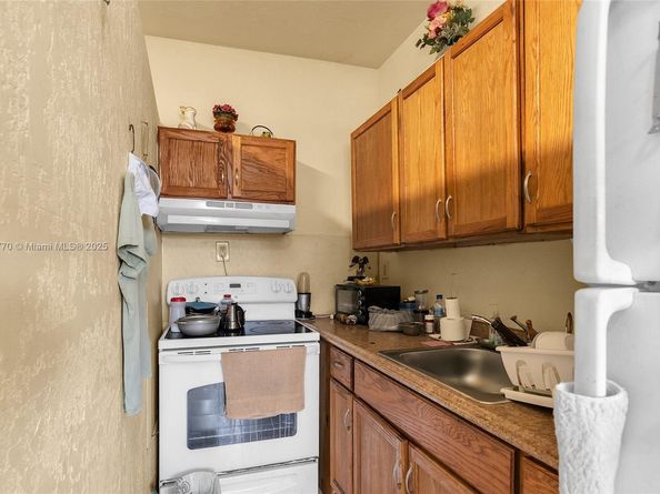 31 SW 58th Ct, Miami FL 33144