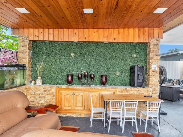 31 SW 58th Ct, Miami FL 33144