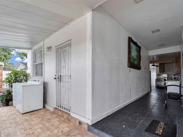 31 SW 58th Ct, Miami FL 33144