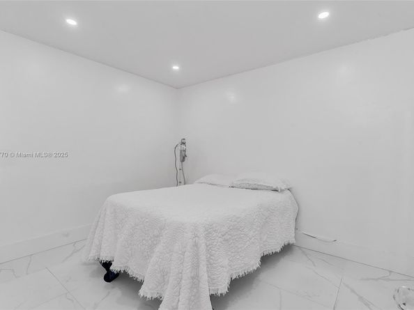 31 SW 58th Ct, Miami FL 33144