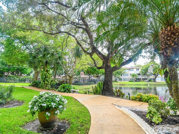 5100 NW 35th St 107, Lauderdale Lakes FL 33319