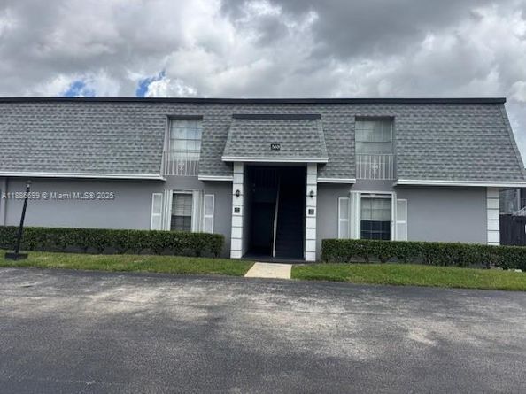 360 NW 69th Ave 202, Plantation FL 33317