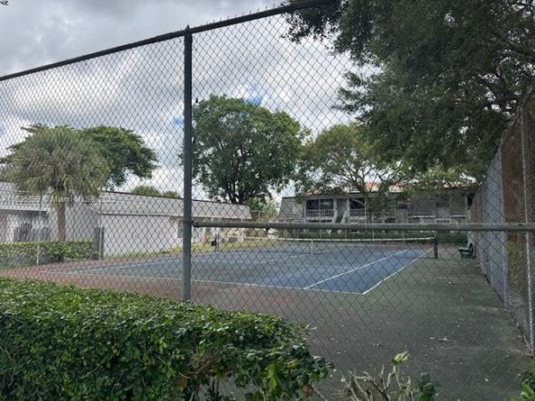360 NW 69th Ave 202, Plantation FL 33317