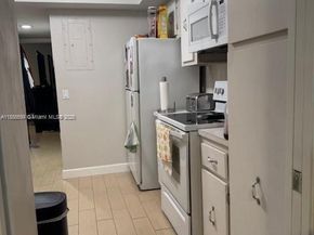 360 NW 69th Ave 202, Plantation FL 33317