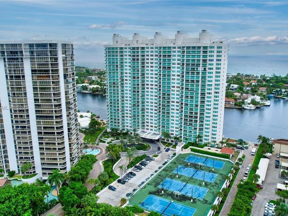 20281 E Country Club Dr 210, Aventura FL 33180