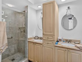 20281 E Country Club Dr 210, Aventura FL 33180