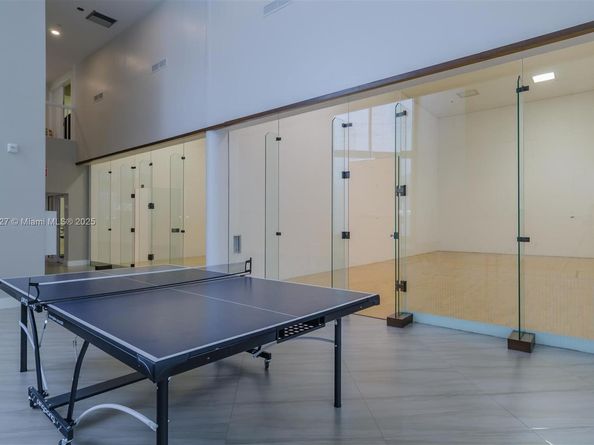 20281 E Country Club Dr 210, Aventura FL 33180