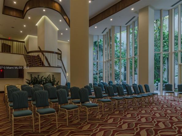 20281 E Country Club Dr 210, Aventura FL 33180