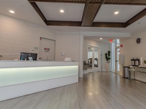 20281 E Country Club Dr 210, Aventura FL 33180