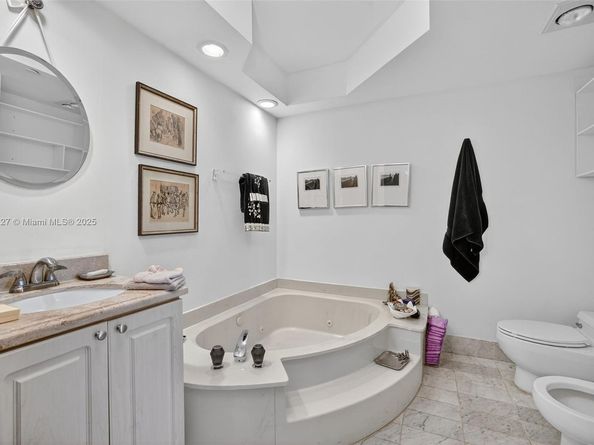 20281 E Country Club Dr 210, Aventura FL 33180