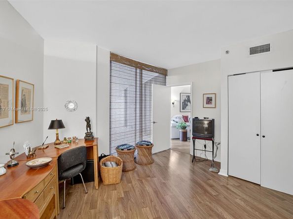 20281 E Country Club Dr 210, Aventura FL 33180