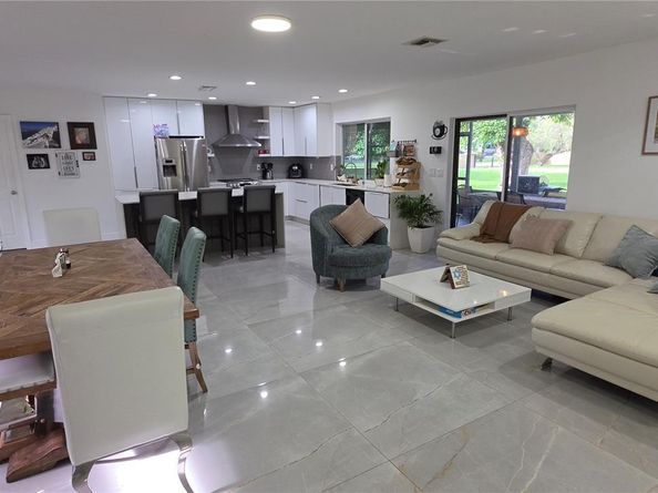 Undisclosed Address #A12052008, Davie FL 33325