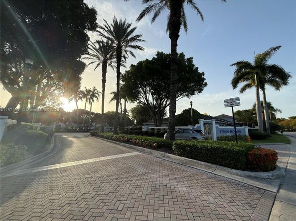 14251 SW 96th Ter 14251, Miami FL 33186