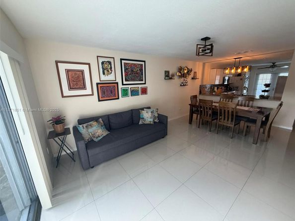 14251 SW 96th Ter 14251, Miami FL 33186