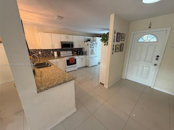 14251 SW 96th Ter 14251, Miami FL 33186