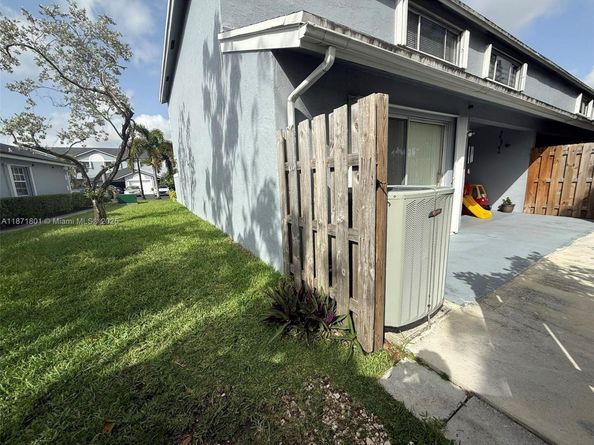 14251 SW 96th Ter 14251, Miami FL 33186