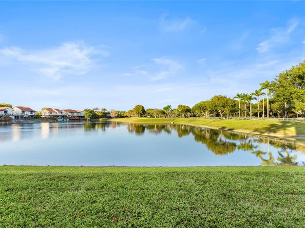 10012 NW 7 St 107, Miami FL 33172