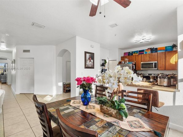 10012 NW 7 St 107, Miami FL 33172