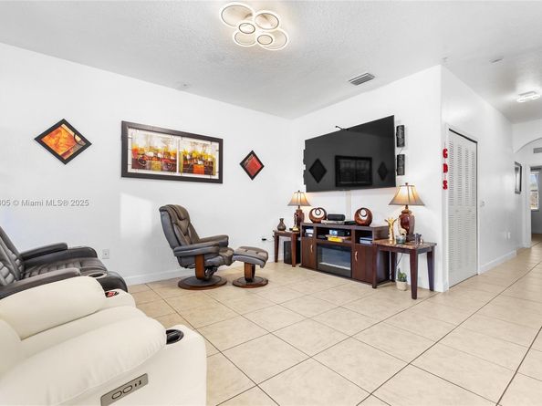 10012 NW 7 St 107, Miami FL 33172