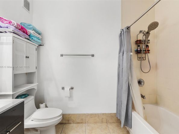 10012 NW 7 St 107, Miami FL 33172