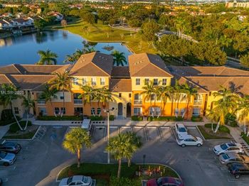 10012 NW 7 St