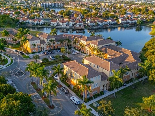 10012 NW 7 St 107, Miami FL 33172