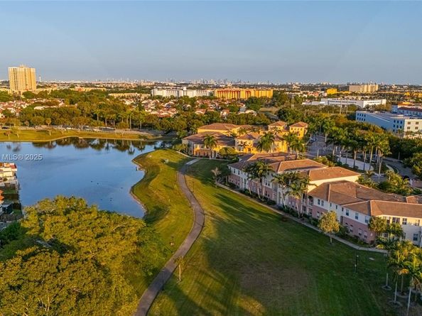 10012 NW 7 St 107, Miami FL 33172