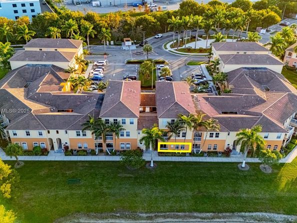 10012 NW 7 St 107, Miami FL 33172