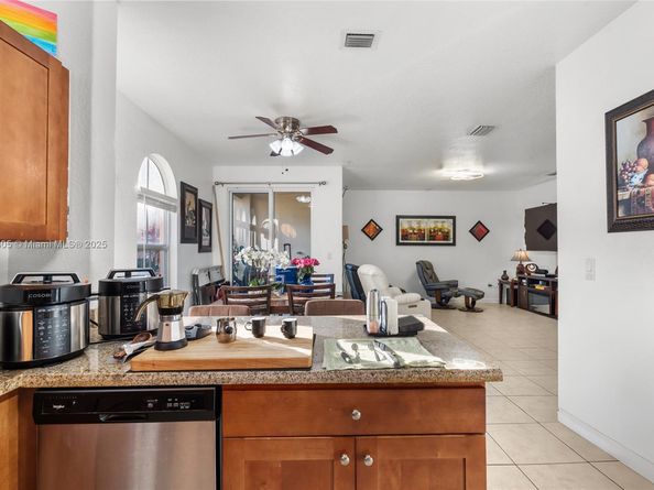 10012 NW 7 St 107, Miami FL 33172