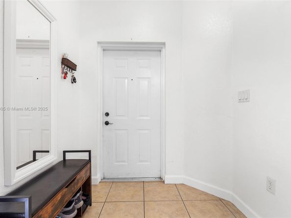 10012 NW 7 St 107, Miami FL 33172