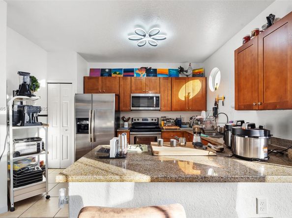 10012 NW 7 St 107, Miami FL 33172