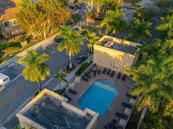 10012 NW 7 St 107, Miami FL 33172