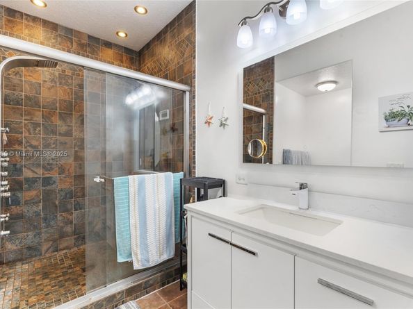 10012 NW 7 St 107, Miami FL 33172