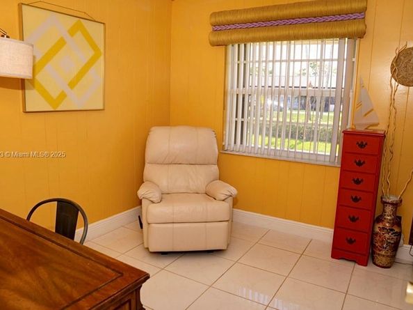 2930 NW 24th Ave, Oakland Park FL 33311