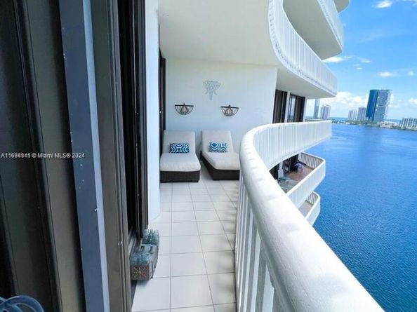 3000 Island Blvd 1201, Aventura FL 33160