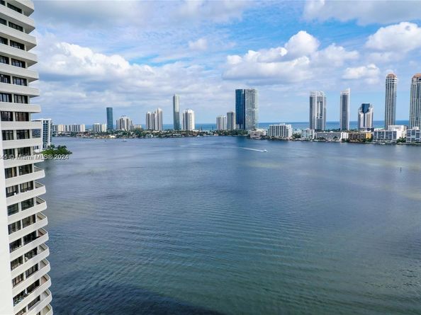 3000 Island Blvd 1201, Aventura FL 33160