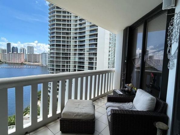 3000 Island Blvd 1201, Aventura FL 33160